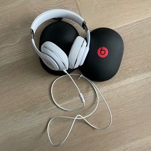 Beats Studio pro overhead headphones in white with case